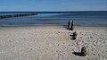 Ustka, plaża późną wiosną