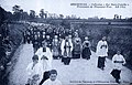 Procession à Plounéour-Trez en 1910, les hommes (carte postale ND Photo).