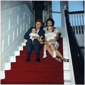 A Kennedy család beköltözik a Fehér Házba