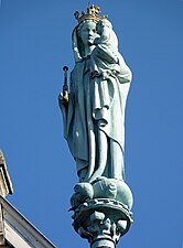 Statue de la Vierge couronnant l'église Notre-Dame de la Marlière à Tourcoing.