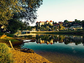 Pogled na dvorac i rijeku