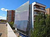 Fachada fotovoltaica en el edificio MNACTEC (Tarrasa, España).