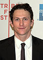 Jonathan Tucker interpreta Jay Kulina