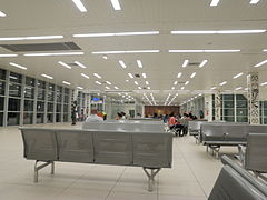 Sala de abordaje dentro de la terminal.
