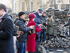 Будівництво барикад 18 лютого