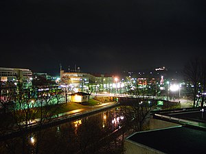 サロ中心街の夜景