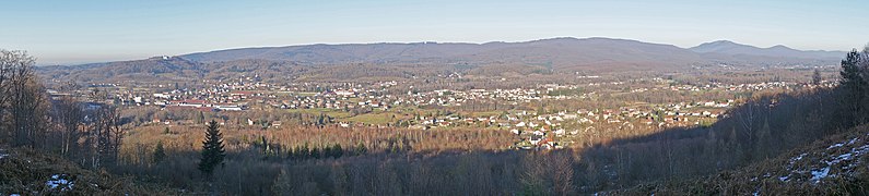 Les Vosges saônoises surplombant Ronchamp et Champagney.