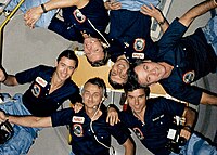 Јанг (први здесна), као командант СТС-9 мисије, 1983. године