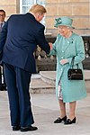 Elizabeth II välkomnar USA:s president Donald Trump vid statsbesök 3 juni 2019.