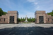 Sowjetisches Ehrenmal und Kriegsgräberstätte in Berlin-Schönholz