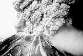 Le mont Saint Helens en éruption le 18 mai 1980.