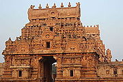 Vhod v tempelj Brihadesvara Gopurams v Thandžavurju