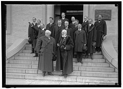 NATIONAL GEOGRAPHICAL SOCIETY. ANNIVERSARY OF BELL TELEPHONE. FRONT- THEODORE N. VAIL AND ALEXANDER GRAHAM BELL; BACK OF BELL, THOMAS A WATSON, ASSOC. WITH BELL IN EXPERIMENTS. DIAGONALLY LCCN2016864209.jpg