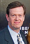 Dylan Baker interprète Harry