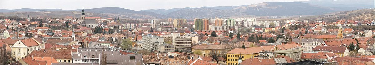 Larĝa panoramo de Eger