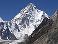 K2, fil-firxa tal-muntanji Karakoram, fil-provinċja Pakistana ta' Gilgit-Baltistan, hija t-tieni l-ogħla muntanja fid-dinja.