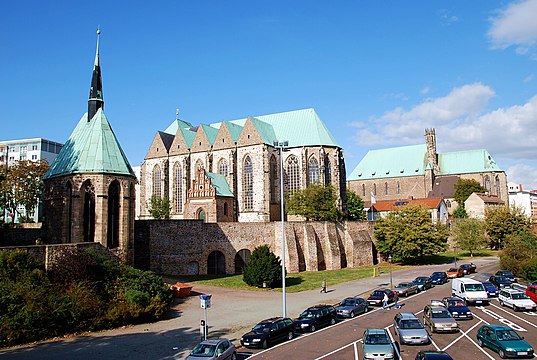 Les trois églises de la vieille ville.