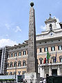 Obeliscu de Montecitorio, treslladáu a Roma l'añu 10 e.C. por orde d'Augustu dende Heliópolis onde fuera alzáu por Psamético II (XXVI dinastía, escontra 589 e.C.)