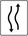 Zeichen 514-10 Verschwenkungstafel; Darstellung mit Gegenverkehr: einstreifig nach links und zurück