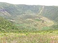 Das Bild zeigt die Caldera des ehemaligen Hauptvulkans auf Faial, den Cabeço Gordo