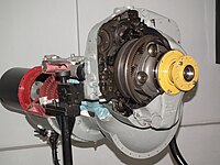 תמונה של מיצג חתך של מנוע גארט TPE331. בתמונה זאת ניתן לראות את התמסורת המנחיתה ממנה יוצא הציר של הפרופלור.