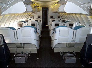 Kabin kelas bisnis Korean Air di dek atas 747-400
