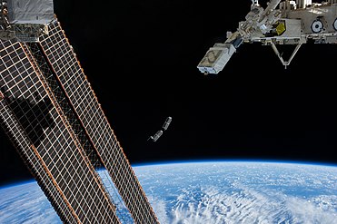 2014: Ein Paar Cubesats werden von der ISS ausgeworfen (fotografiert von der Expedition 38)