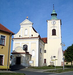 Kostel sv. Jana Křtitele a sv. Václava na náměstí