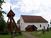 Valtorps kyrka i Skara stift, en medeltida landsbygdskyrka med klockstapel.