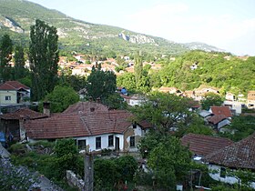 Сићево, је пример збијеног брдског насеља под Чуком Вишеград