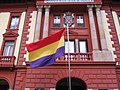 Bandera Tricolor onejant per l'aniversari de la República a Eibar, 2008