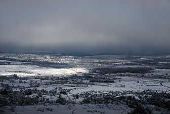 Vue du village sous la neige.