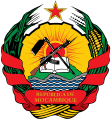 Hacke, Kalaschnikow und Buch: Wappen Mosambiks