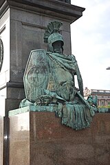Fama-skulpturen, på norra sidan om Gustav II Adolf-monumentet.