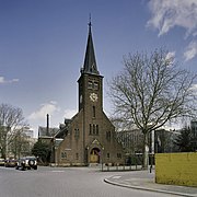 photo d'une église avec clocher