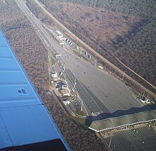 Vue aérienne du péage de Saint-Arnoult sur l’autoroute A10