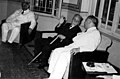 الرئيس هاشم الأتاسي في منزله في حمص مع رجال الحزب الوطني عام 1953. من اليمين: محمد بك العايش - هاشم الأتاسي - صبري العسلي.