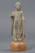 Buda de pie, Silla unificada. Museo de la Universidad de Dongguk, Seúl, Corea del Sur.