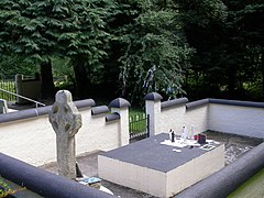 Holy Well and Fairy Tree - geograph.org.uk - 2041857.jpg