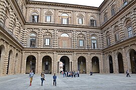 Cortile (patio) del palacio Pitti, Bartolomeo Ammannati 1558-1570.
