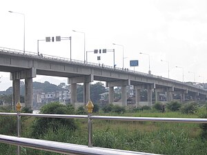 Pont de l'amitié birmo-taïlandaise sur la rivière Moei