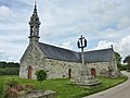 Saint-Nic : la chapelle Saint-Jean et son calvaire.