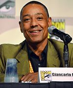 Giancarlo Esposito interprète le capitaine Tom Neville.