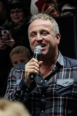 Gordon tijdens een "instore"-optreden in 2013