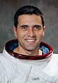هریسون اشمیت، زمین شناس، فضانورد و نماینده مجلس سنای ایالات متحده آمریکا ، تنها زمین شناسی که روی کره ماه قدم برداشته است، لیسانس ۱۹۵۷