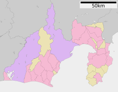 Mapa konturowa prefektury Shizuoka, blisko dolnej krawiędzi nieco na lewo znajduje się punkt z opisem „Omaezaki”