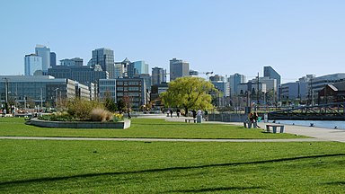 English: South Lake Union and downtown Seattle as seen from South Lake Union park