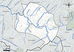 Carte en couleur présentant le réseau hydrographique de la commune