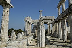 Άποψη από τον οπισθόδομο του Ναού