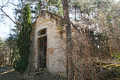 Chapelle Saint-Nicolas sur le GR 13, 2 km au nord-est d'Asquins.